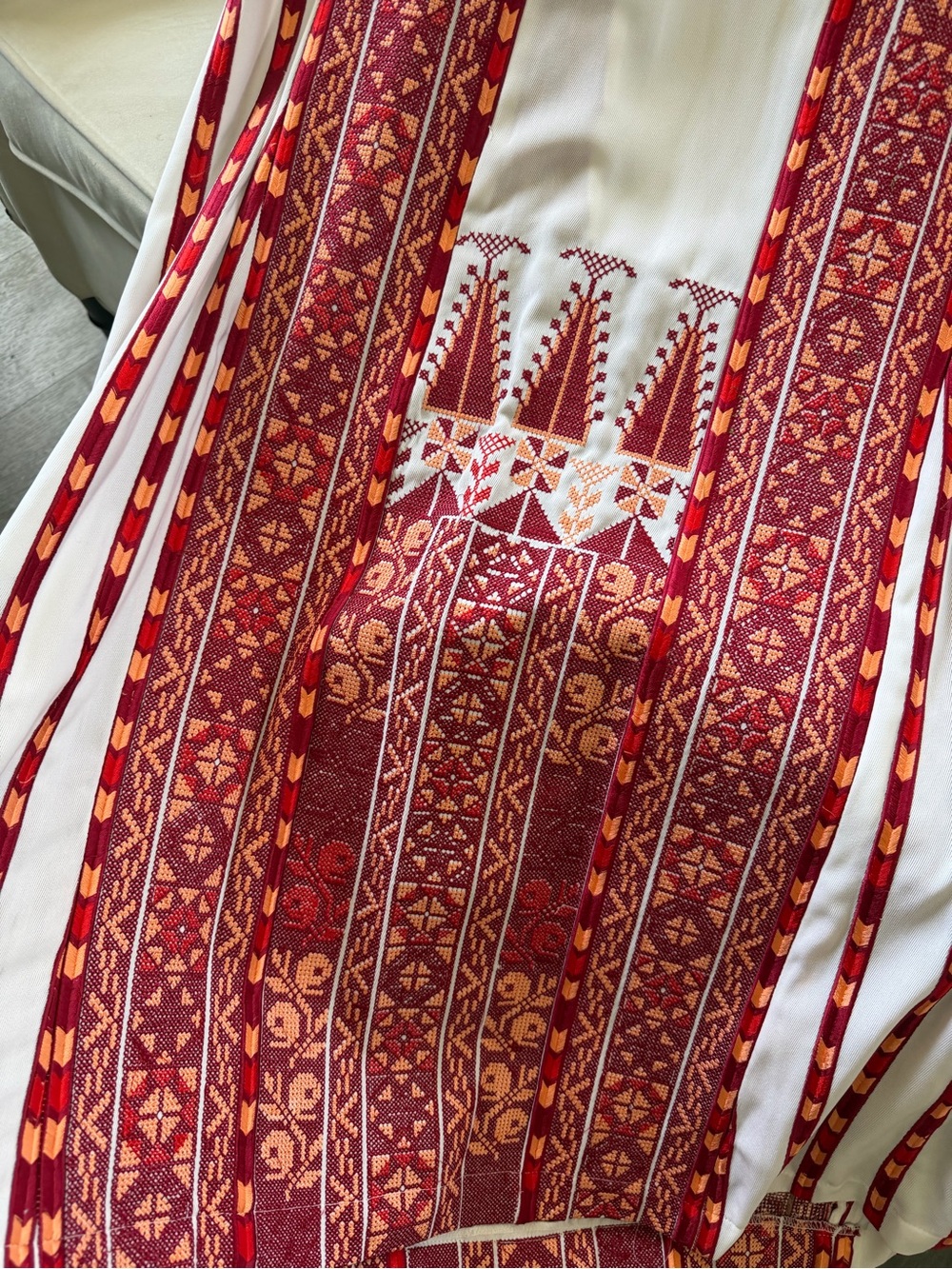Brand new Computer Embroidered thobe , thob traditional dress